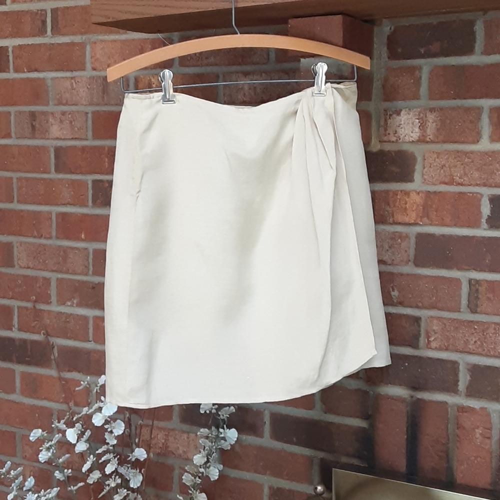 City DKNY cream- colored mini skirt